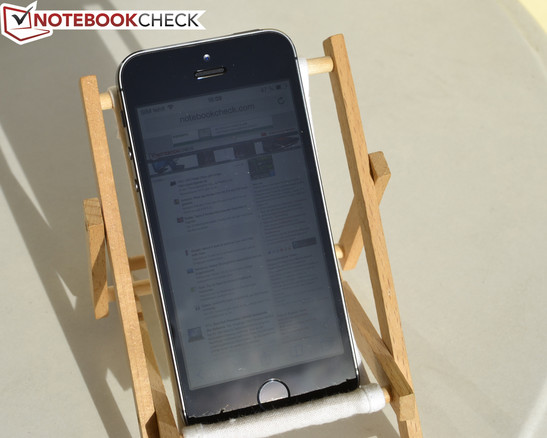 iPhone 5S. Экран на солнце