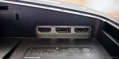 Справа: Замок безопасности Kensington, HDMI 2.1-in, 2x DisplayPort 1.4-in