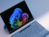 Microsoft может вскоре официально обновить Surface Pro 11 самым мощным потребительским чипсетом Snapdragon X Elite от Qualcomm. (Источник изображения: Microsoft)