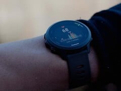 Компания Garmin обновляет смарт-часы Forerunner 245, Forerunner 745 и Forerunner 945 (вверху). (Источник изображения: Garmin)