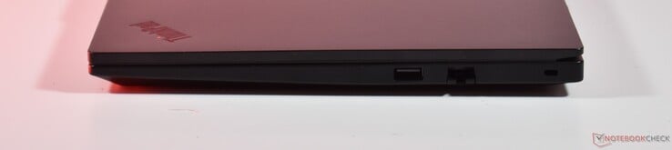 правильно: USB-A 3.2 Gen 1, RJ45-Ethernet, замок Кенсингтона