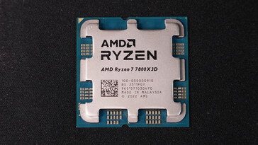 Настоящий Ryzen 7 7800X3D IHS (Источник изображения: Der8auer)