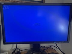 Системы Linux с ядром 6.10 впервые отображают &quot;синий экран смерти&quot; в случае паники ядра (изображение: @javierm@fosstodon.org).