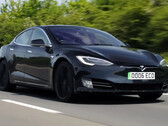Tesla с большим пробегом все еще работает на оригинальной батарее и двигателе (Источник изображения: Autotrader/YT)