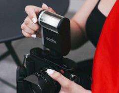 Godox iA32 также совместим с камерами Leica. (Источник изображения: Godox)