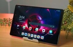 Популярный игровой планшет Lenovo Legion Y700 был выпущен на международный рынок под названием Legion Tab. (Источник изображения: TechniQualities через YouTube)