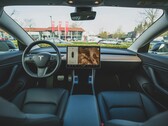 Полное самодвижение Tesla - это опция стоимостью 8 000 долларов при покупке автомобиля с последующей подпиской на 99 долларов в месяц. (Источник изображения: Bram Van Oost)