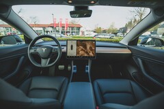 Полное самодвижение Tesla - это опция стоимостью 8 000 долларов при покупке автомобиля с последующей подпиской на 99 долларов в месяц. (Источник изображения: Bram Van Oost)