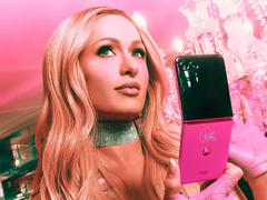 Motorola представляет складной смартфон Razr Plus Paris Hilton Edition в цвете Paris Pink. (Источник изображения: Motorola)