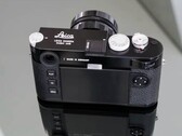 По слухам, модель M11 от Leica будет выпущена ограниченным тиражом с серебряными кнопками (Источник изображения: LeicaRumors)