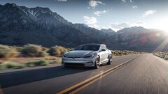 Теоретически Tesla Model S может проехать более 400 миль на одной зарядке. (Источник изображения: Tesla)