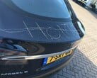 Испорченная Tesla Model S. Элон Маск предлагает, чтобы автомобили Tesla могли поднимать тревогу для предотвращения взлома ключей (Источник изображения: John Vermetten via Autogespot)