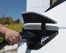 Ioniq 5 может напрямую подключаться к зарядным устройствам Tesla Supercharger (Источник изображения: Hyundai)