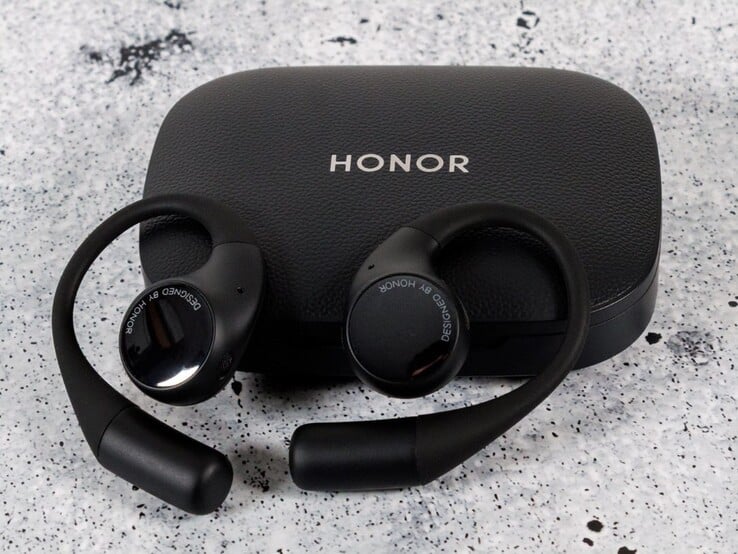 Наушники Honor Earbuds Open вместе с зарядным футляром. (Источник изображения: Honor)