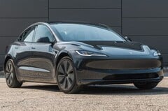 Tesla подает заявку на получение разрешения на омологацию, чтобы привезти Model 3 и Model Y в Индию (Источник изображения: Майкл Симари/Car and Driver)