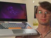 Ютубер собирает DIY-ноутбук с механической клавиатурой, потому что оригинальная клавиатура дважды выходила из строя (Источник изображения: Marcin Plaza)