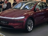 Новая Tesla Model Y в ультракрасном цвете (Источник изображения: Sawyer Merritt/X)