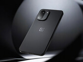 OnePlus 15R поступит в продажу 17 декабря. На фото: черная расцветка телефона с Snapdragon 8 Gen 5. (Источник изображения: OnePlus)