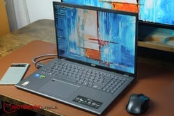 Модель Aspire 16 предоставлена компанией Acer