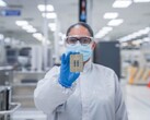 Корпорация Intel сообщает об успехах литографических машин ASML High-NA EUV. На фото: Чип Intel Xeon. (Источник изображения: Intel)