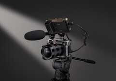 Leica SL3-S поддерживает запись на внешний SSD-накопитель через порт USB-C. (Источник изображения: Leica)