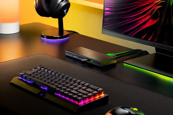 Док-станция Razer USB 4 Dock в черном цвете. (Источник изображения: Razer)