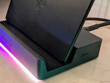 Razer Handheld Dock Chroma (источник изображения: Notebookcheck)