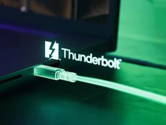 Руководитель Lenovo говорит, что системам &quot;еще рано&quot; широко внедрять Thunderbolt 5 (Источник изображения: Razer - отредактировано)