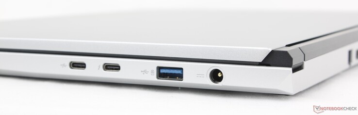 Правильно: USB-C 3.2 Gen. 2 w/ Power Delivery, USB-C Thunderbolt 4 w/ Power Delivery + DisplayPort 2.1, USB-A 3.2 Gen. 2, сетевой адаптер