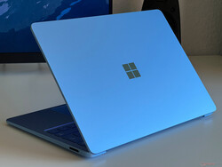 Ноутбук Surface Laptop в сапфирово-синем цвете