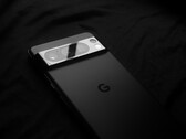 Pixel 8 Pro - одно из трех устройств Google, способных измерять температуру кожи. (Источник изображения: Samuel Angor - Unsplash)