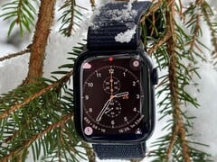 Новый судебный иск утверждает, что Apple Watch Series 9 (на фото) и другие часы Apple, рекламируемые как &quot;углеродно-нейтральные&quot;, вводят в заблуждение. (Источник изображения: Обзор Notebookcheck)