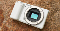 Sony ZV-E10 II, вероятно, заменит устаревающую модель ZV-E10 10 июля в качестве новой бюджетной гибридной камеры формата APS-C. (Источник изображения: Sony)