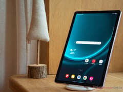 Galaxy Tab S10 FE должен предложить значительный прирост производительности CPU и GPU по сравнению с Galaxy Tab S9 FE, на фото. (Источник изображения: Notebookcheck)