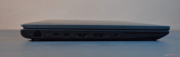 слева: RJ45-Ethernet, 2x Thunderbolt 4, HDMI, USB A 3.2 Gen 1, 3,5 мм аудио, считыватель смарт-карт