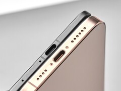 Oppo сравнивает Find N5 aka OnePlus Open 2 с iPhone 16 Pro, который почти в два раза толще. (Источник изображения: Oppo)