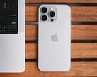 Apple iPhone 15 и das iPhone 15 Pro стали самыми продаваемыми смартфонами в 2024 году. (Источник изображения: Lala Azizli)