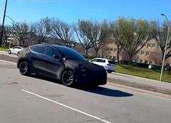 Tesla Model Y &quot;Juniper&quot; замечена на публике в США (Источник изображения: Teslaconomics on X)