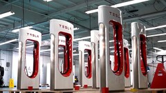 Готовые сваи Supercharger (Источник изображения: Tesla)