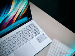 Обзор ноутбука Asus VivoBook S 15 OLED Snapdragon (8 ядер) - Почти бесшумный компаньон с Snapdragon X Plus