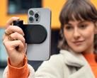 Lux Grip добавляет к iPhone ощущение подлинной камеры Leica и элементы управления. (Источник изображения: Leica)