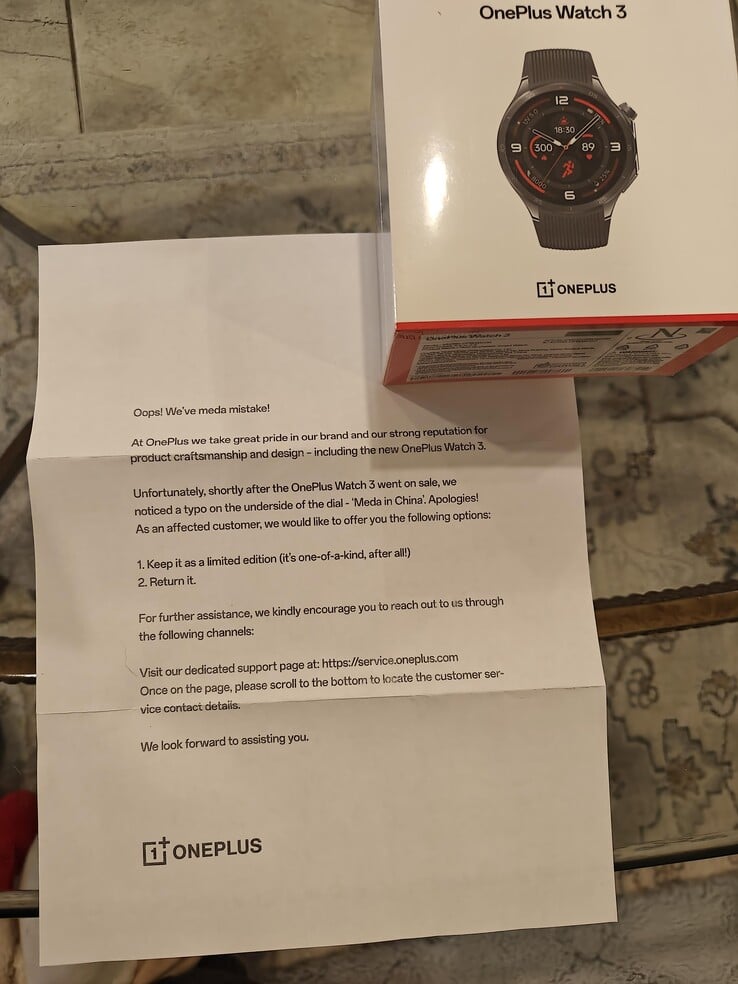 OnePlus Watch 3 поставляются с письмом с извинениями. (Источник изображения: Reddit)