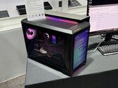 Грядущий ПК MEG Vision X AI от MSI, работающий на RTX 50, оснащен встроенным дисплеем. (Источник изображения: Cowcotland)