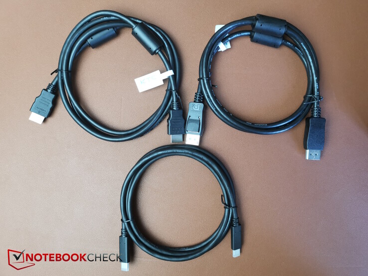 Кабели HDMI, DisplayPort и USB-C входят в комплект поставки