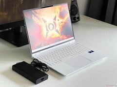 К показанному здесь MagicBook Pro 16 присоединится более компактная 14-дюймовая модель. (Источник изображения: Notebookcheck)