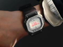 Часы C2H4 x Casio G-Shock G-5600 &quot;The Space Age&quot; Edition имеют безель из нержавеющей стали. (Источник изображения: C2H4)