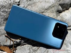 Zenfone 12 Ultra может быть очень похож на Zenfone 11 Ultra, на фото. (Источник изображения: Asus)