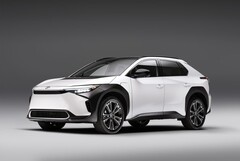 Toyota&#039;s bZ4X получит обновленную батарею между 2026 и 2027 годами. (Источник изображения: Toyota)