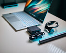 Процессор Qualcomm Snapdragon X Elite SoC в ноутбуке Asus Vivobook S15 практически не нуждается в адаптере питания для достижения полной производительности. (Источник изображения: Alex Waetzel / Notebookcheck)