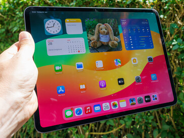 Использование Apple iPad Pro 13 на открытом воздухе